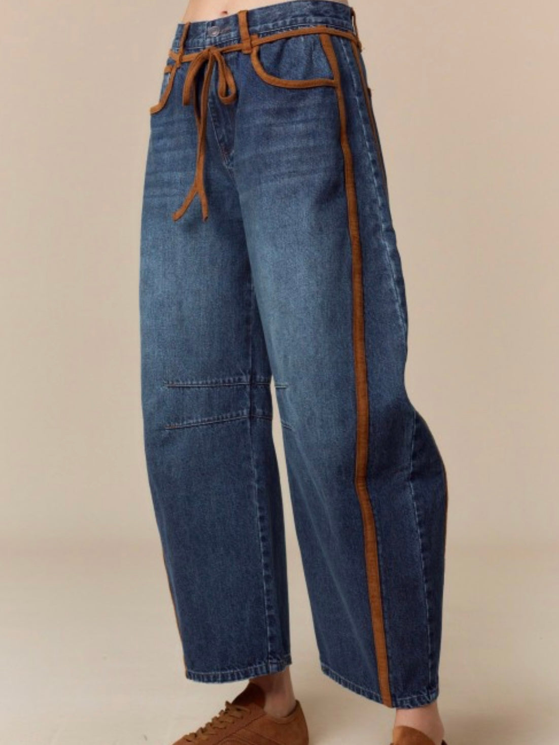 Blue and brown details barrel jeans pants