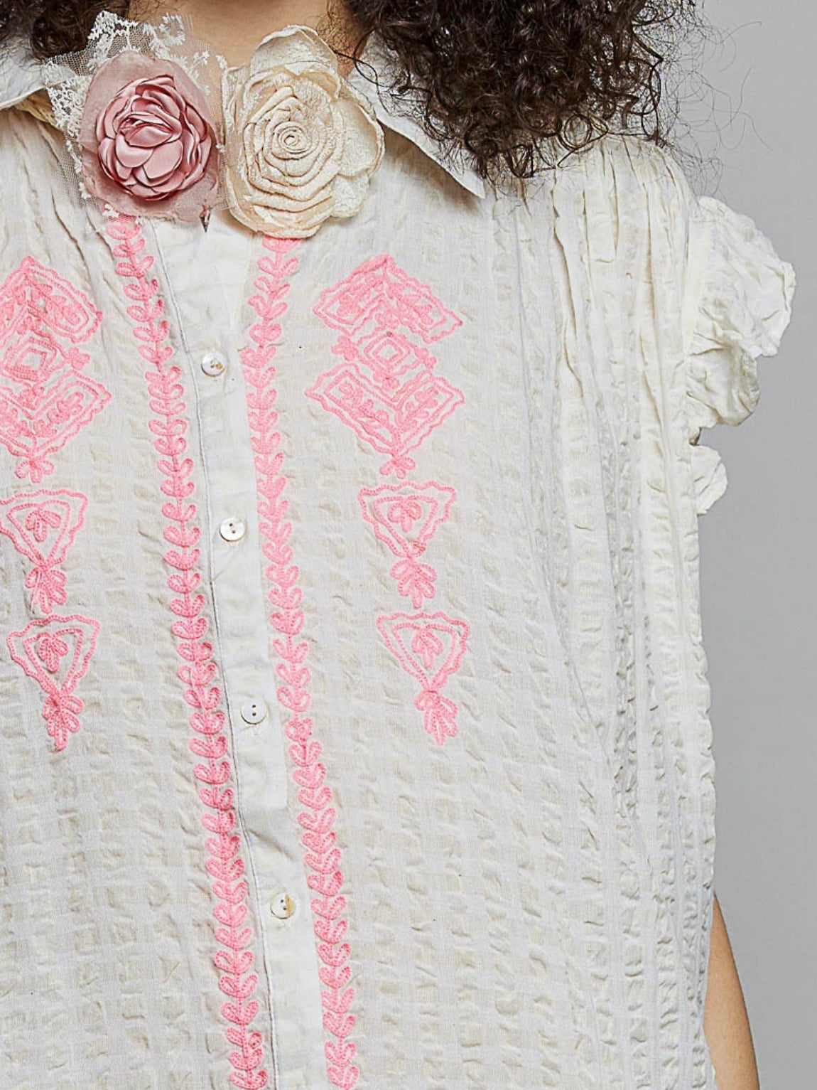 Natural and pink embroidered details sleeveless maxi dress