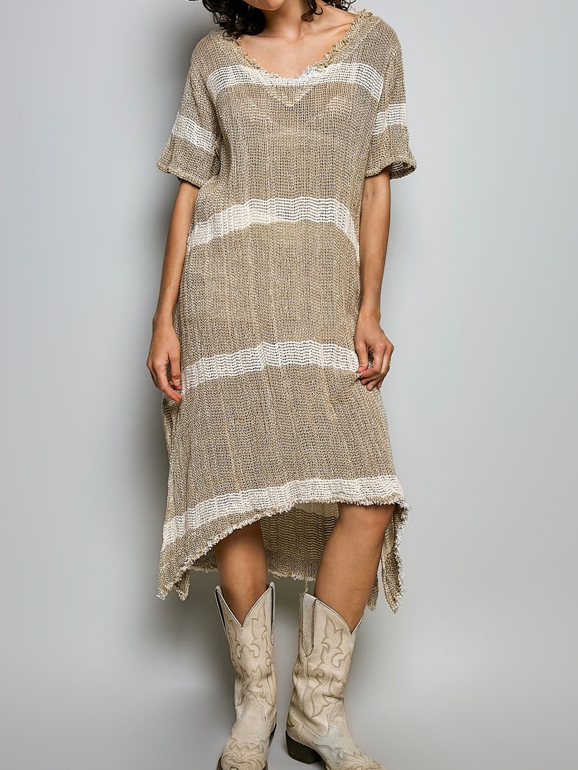 Beige and white embroidered details short sleeves midi dress