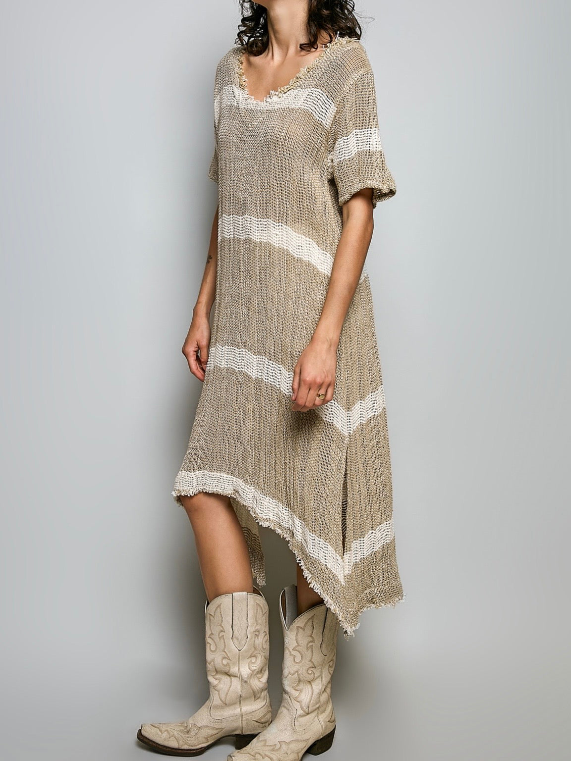 Beige and white embroidered details short sleeves midi dress