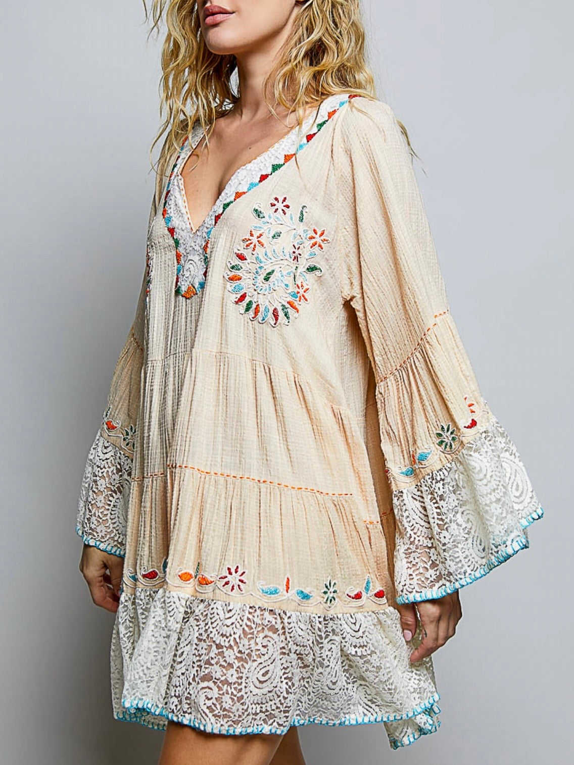 Beige lace trim edge long sleeves short mini dress