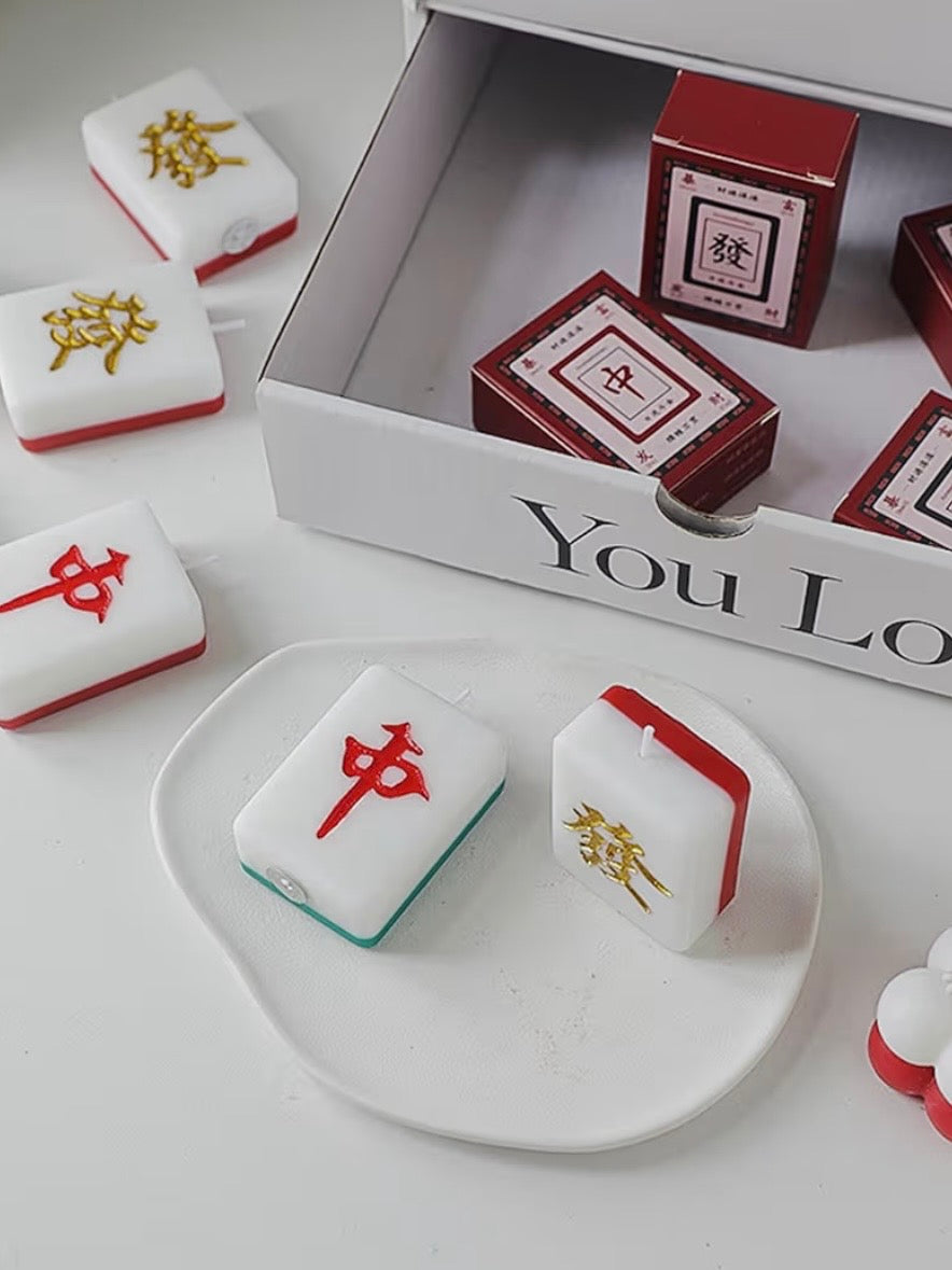 Red and green back mahjong tile Night candle