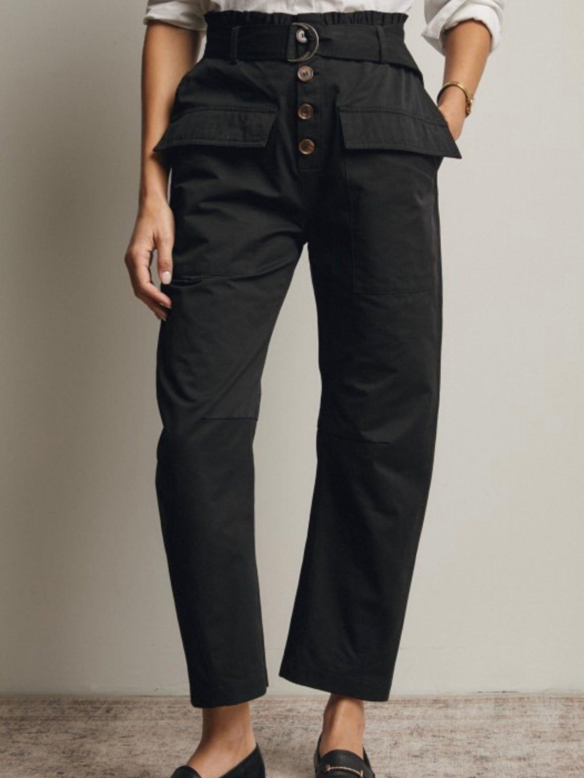 Black and brown details barrel jeans pants