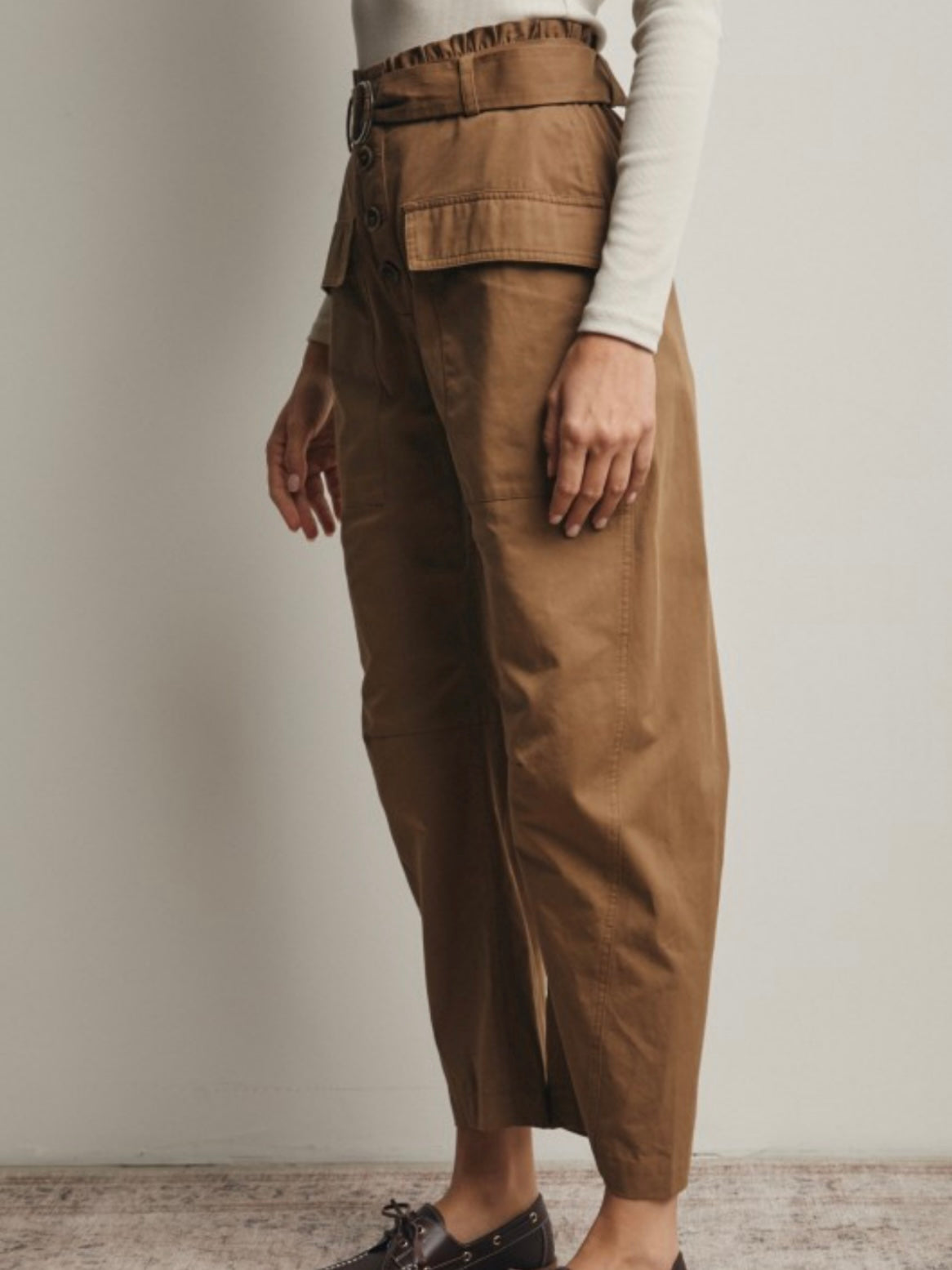 Black and brown details barrel jeans pants