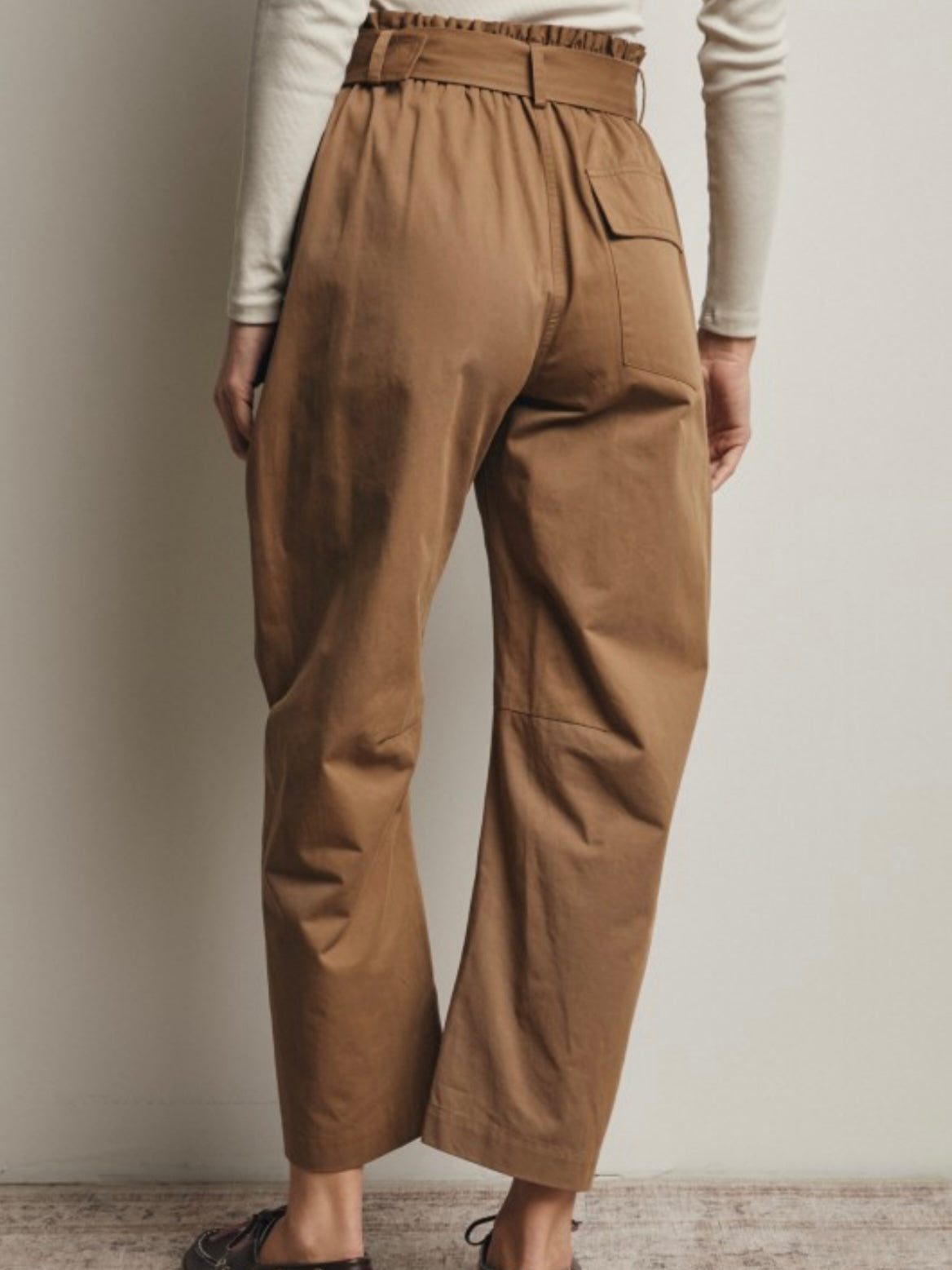 Black and brown details barrel jeans pants