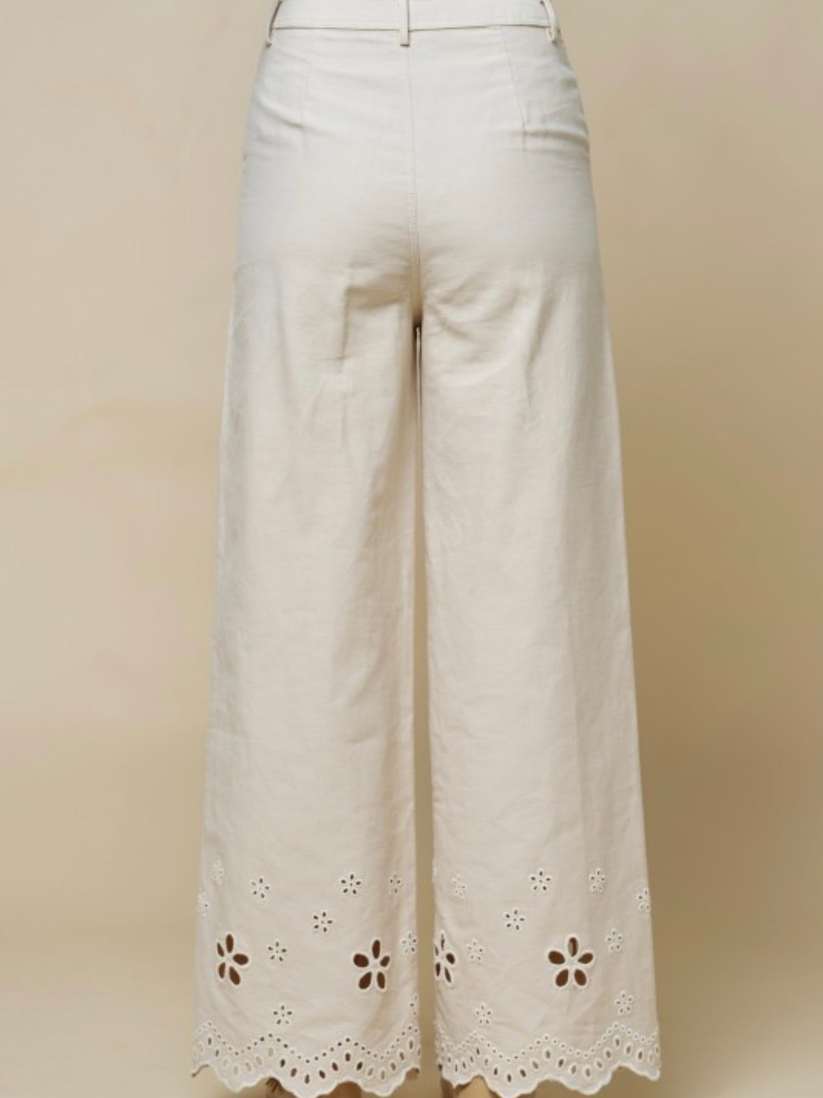 Beige eyelet Floral fabric straight Capri pants