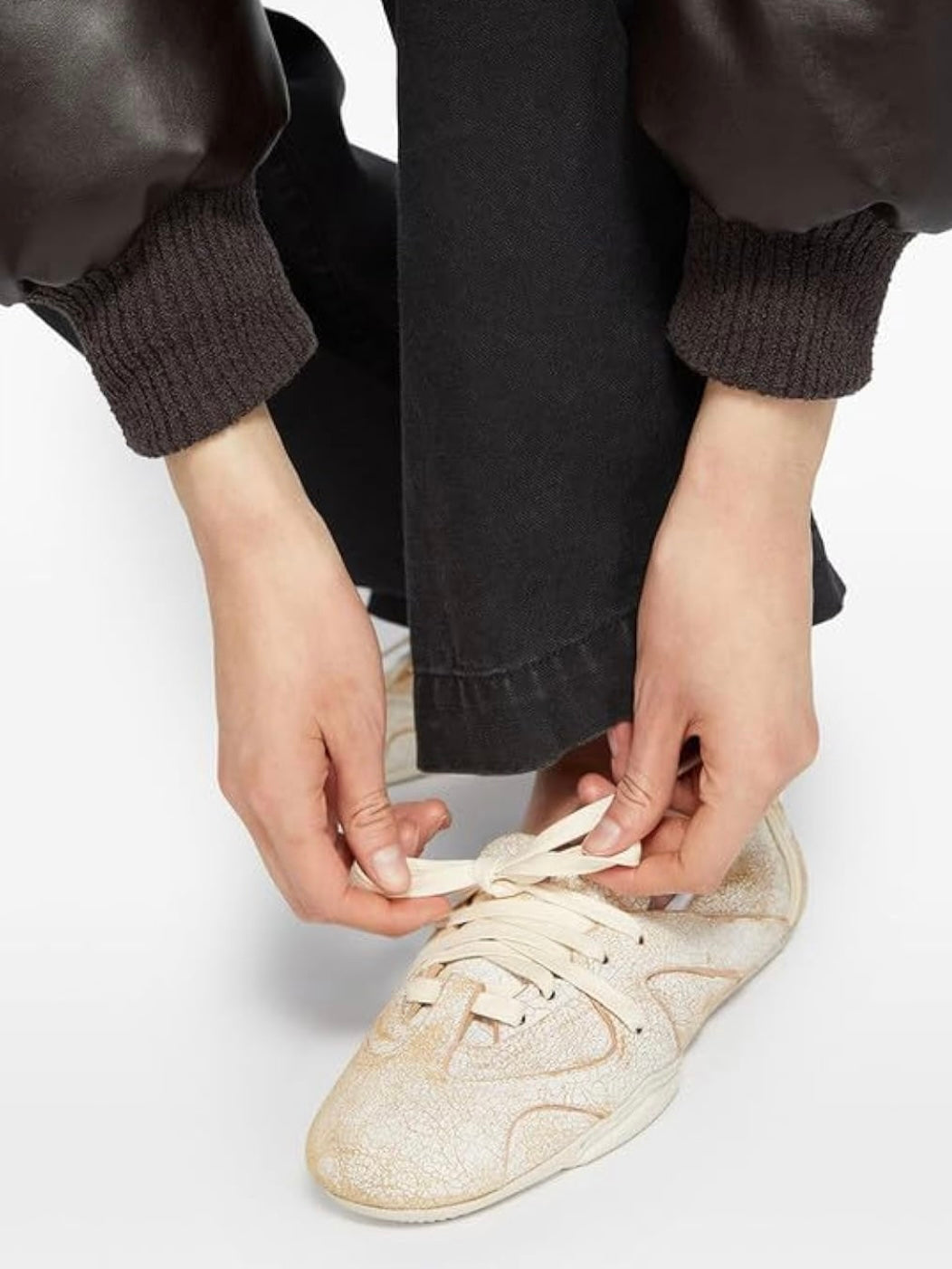 Solid colors Front tied flats shoes adjustable