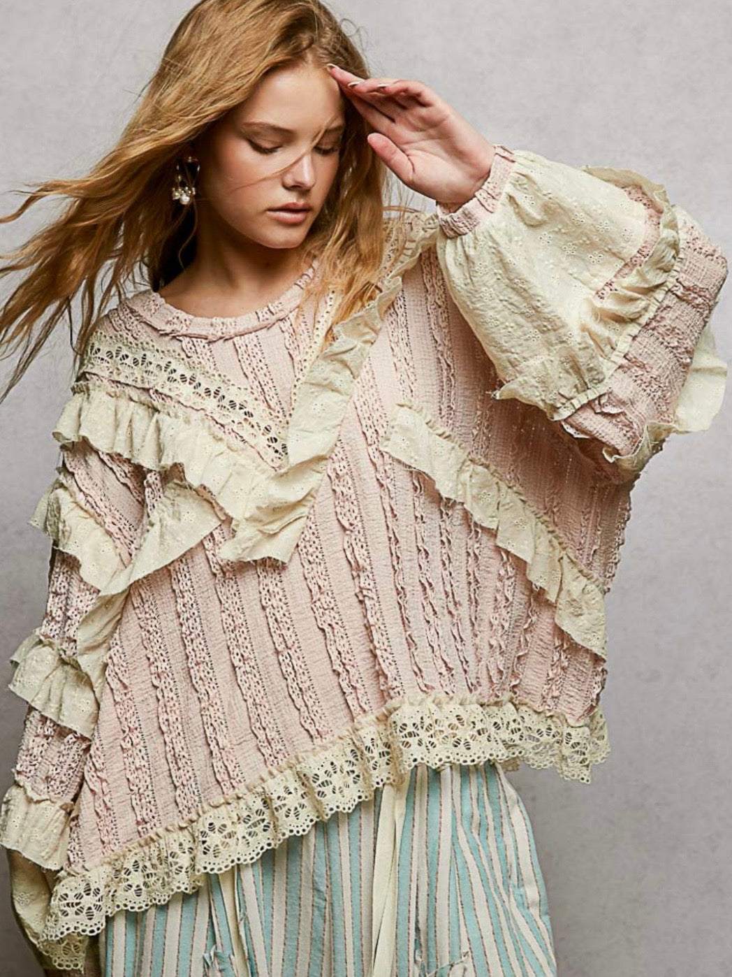 Romantic Wide loose fit lace blouse with balloon sleeves