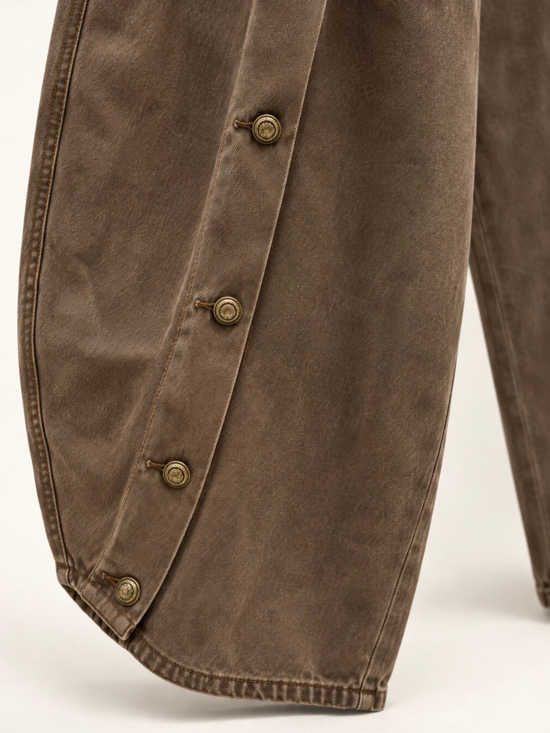 Barrel gold buttons leg details pants