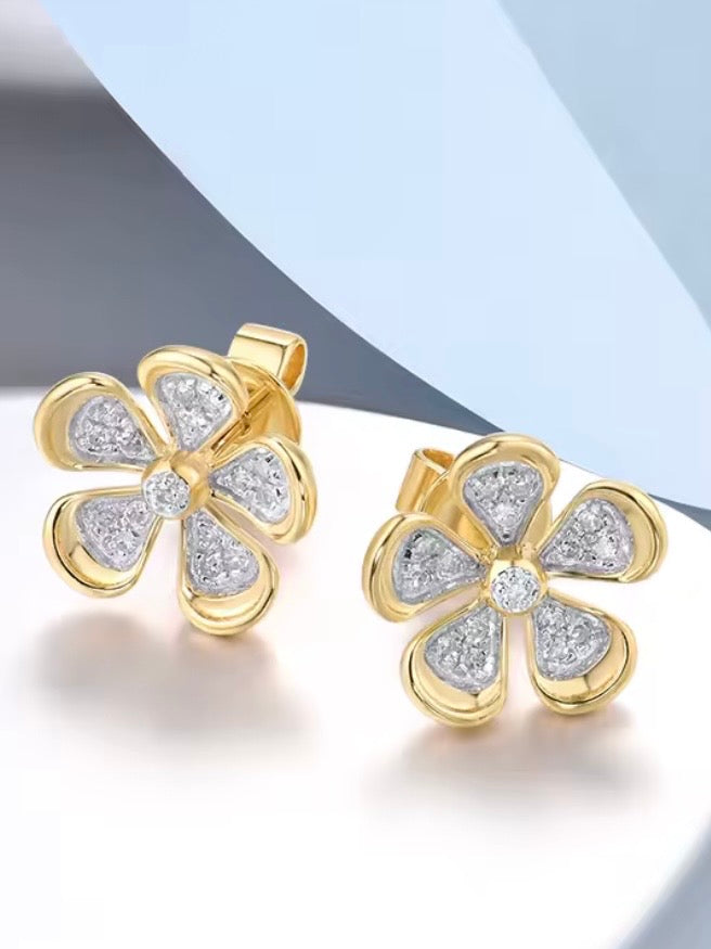 Yellow gold shamrock 14k sparkling diamonds stud earrings