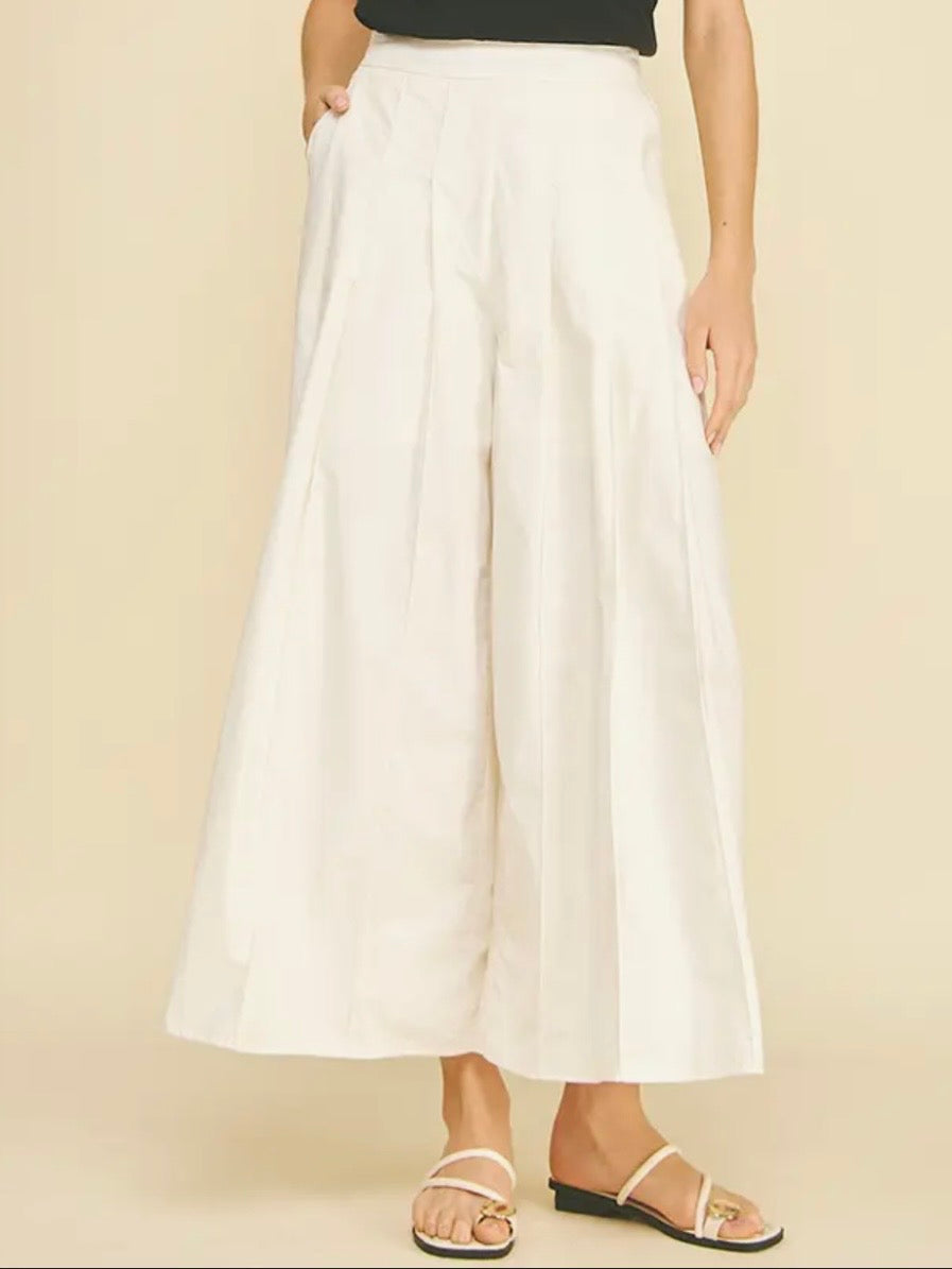 Off white solid colors wide leg pleated pants