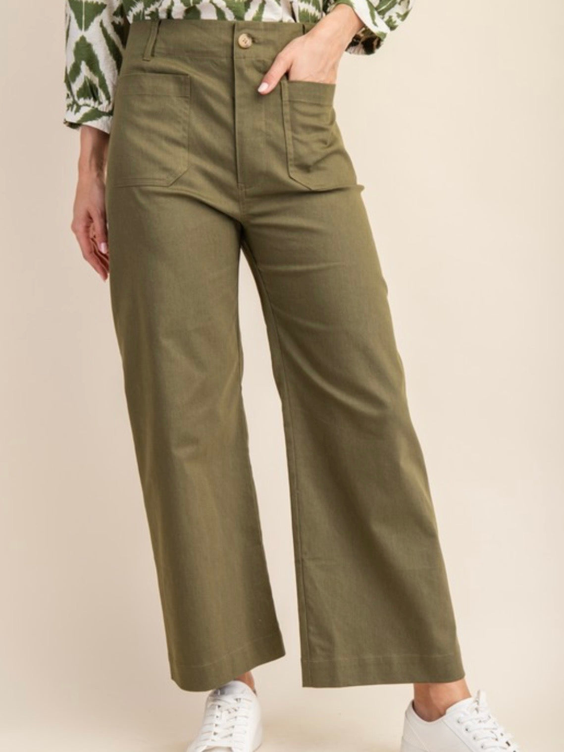 Solid colors fabric straight Capri pants