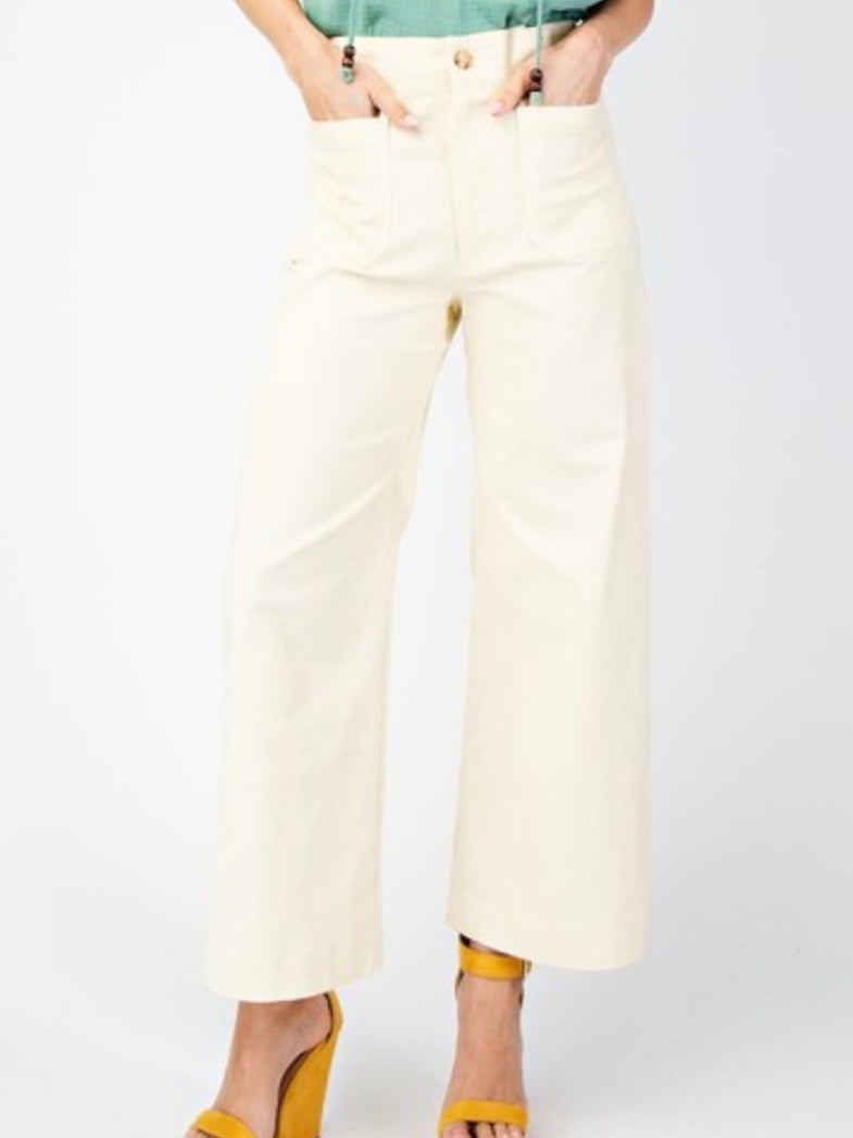 Solid colors fabric straight Capri pants