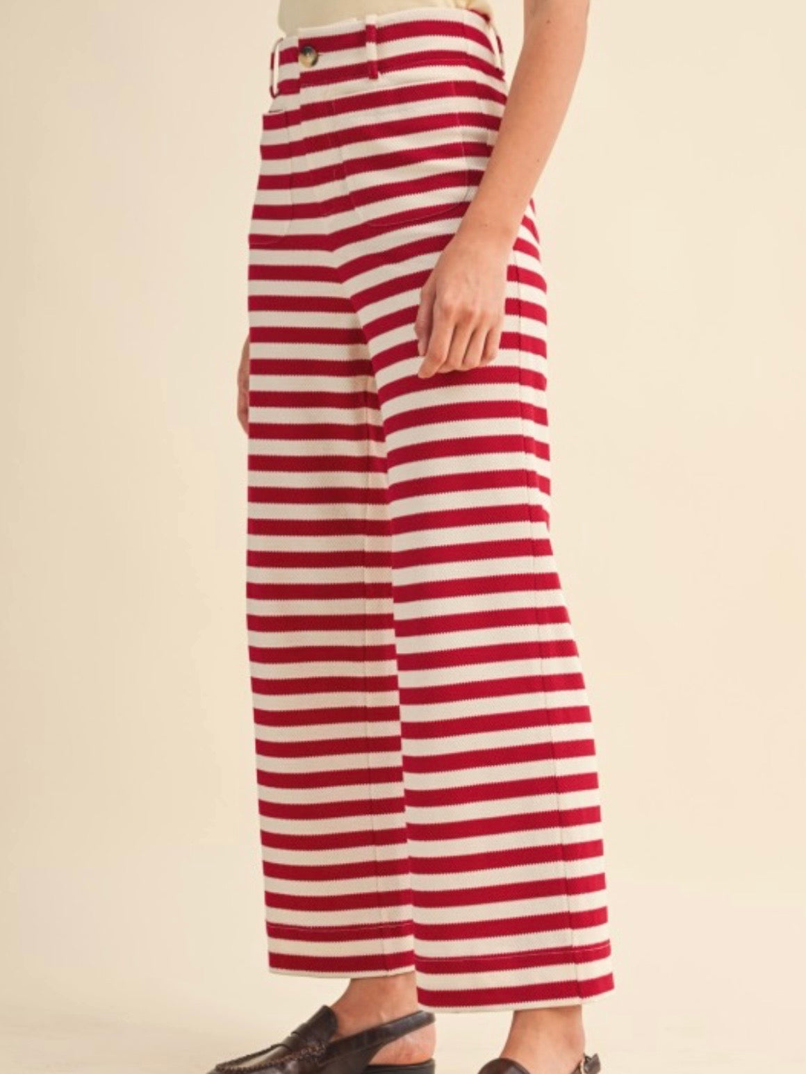 Red horizontal striped fabric straight roll up Capri pants