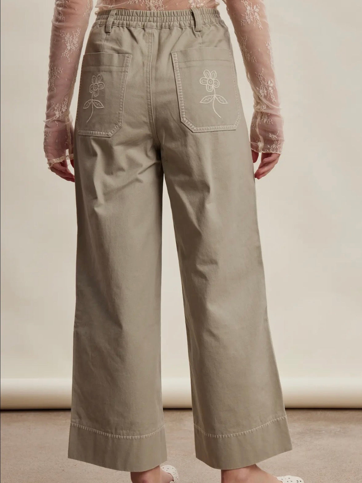 Floral embroidered fabric straight Capri pants