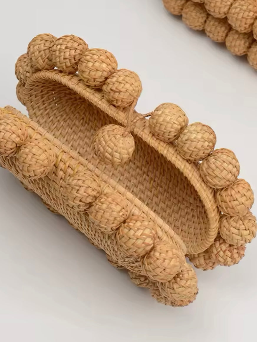 Natural balls straw clutch