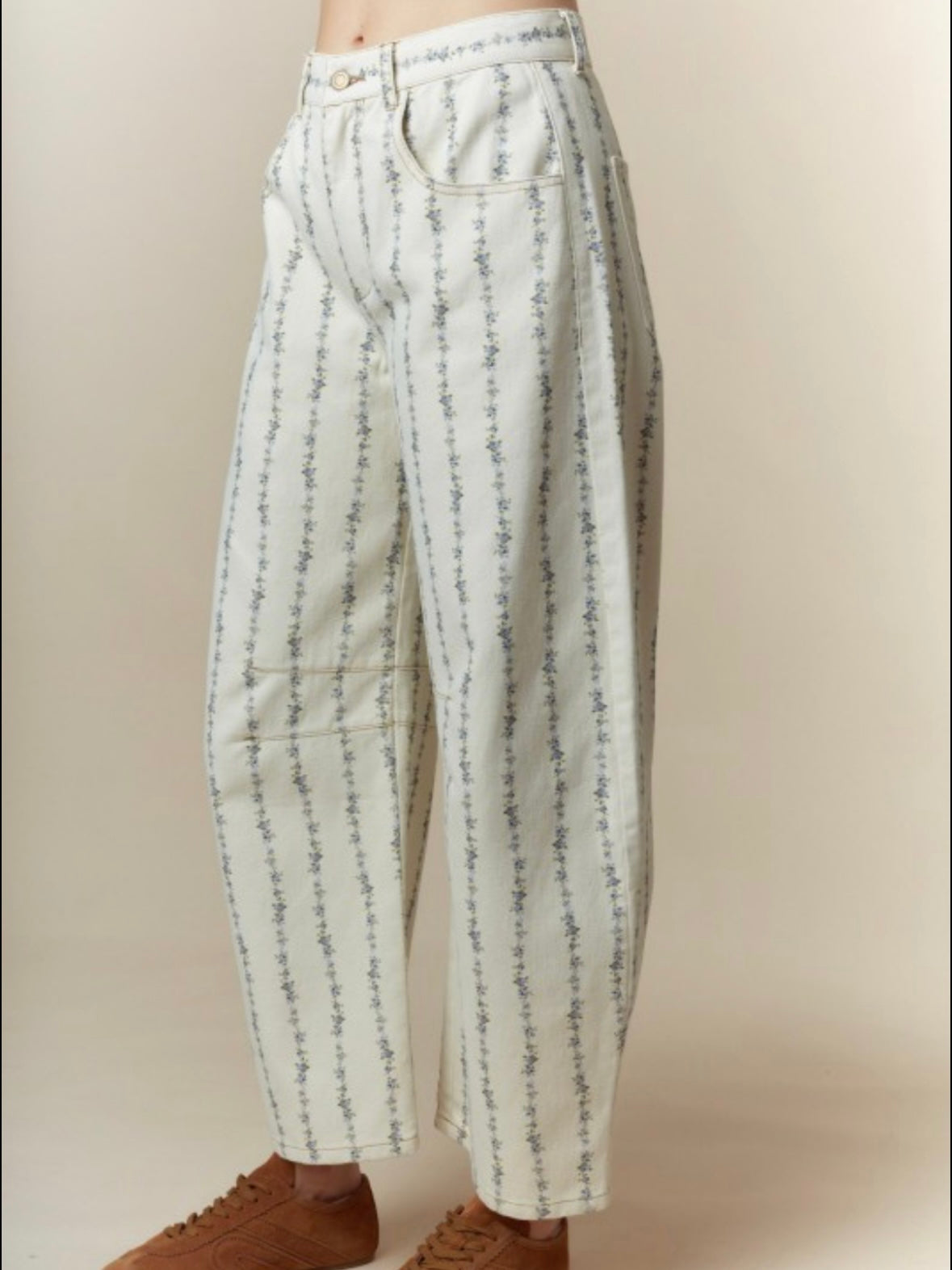 Beige floral printed barrel jeans pants