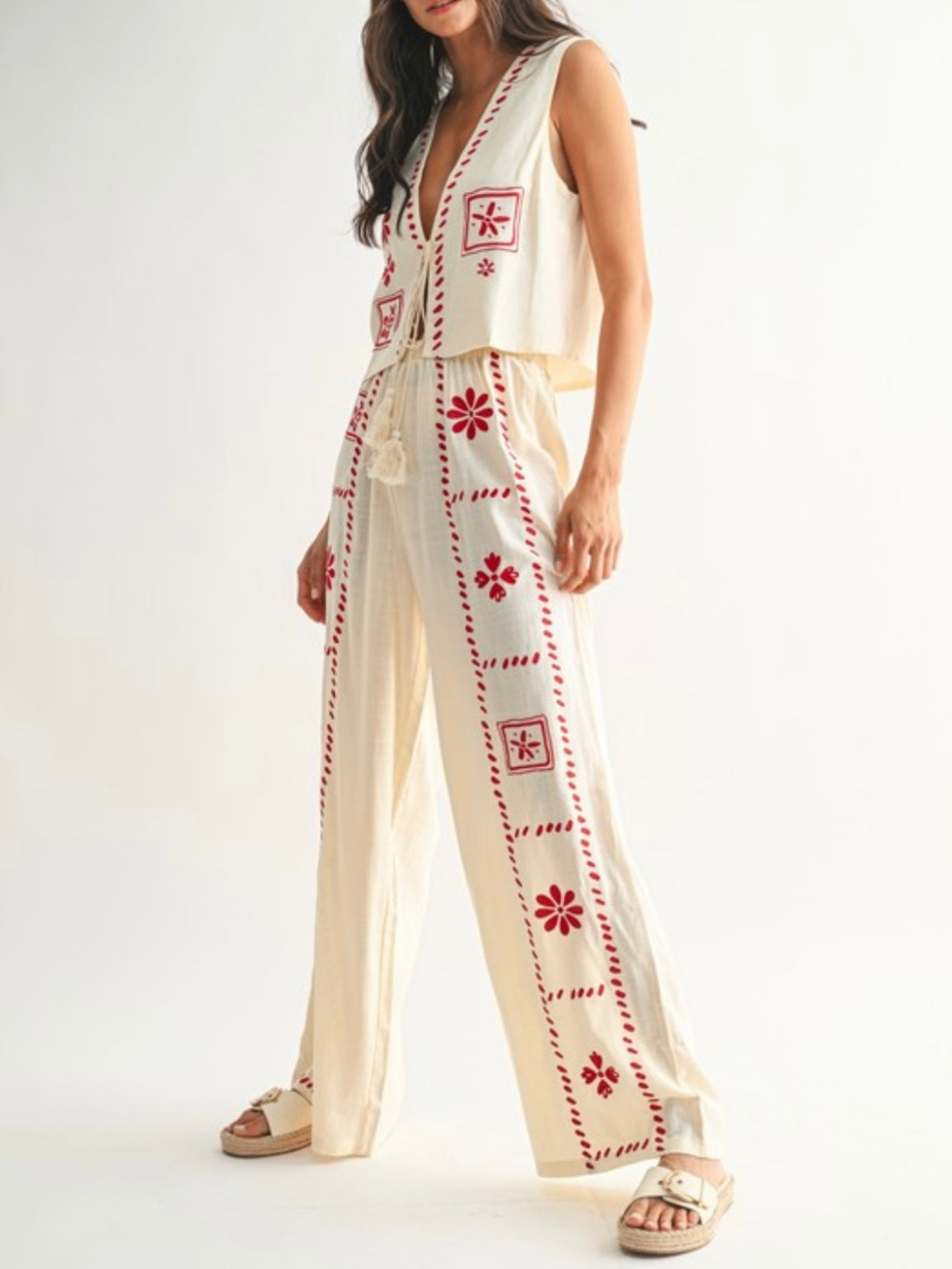 Beige and red embroidered floral printed set of 2 top and pants