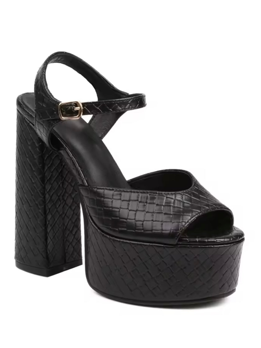 Solid colors woven pattern platform high heels sandals