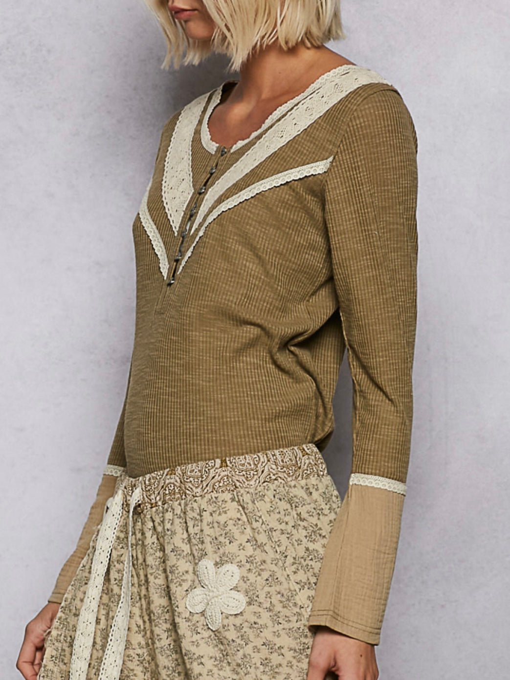 Solid colors mix fabrics crochet details V-neck top sweater