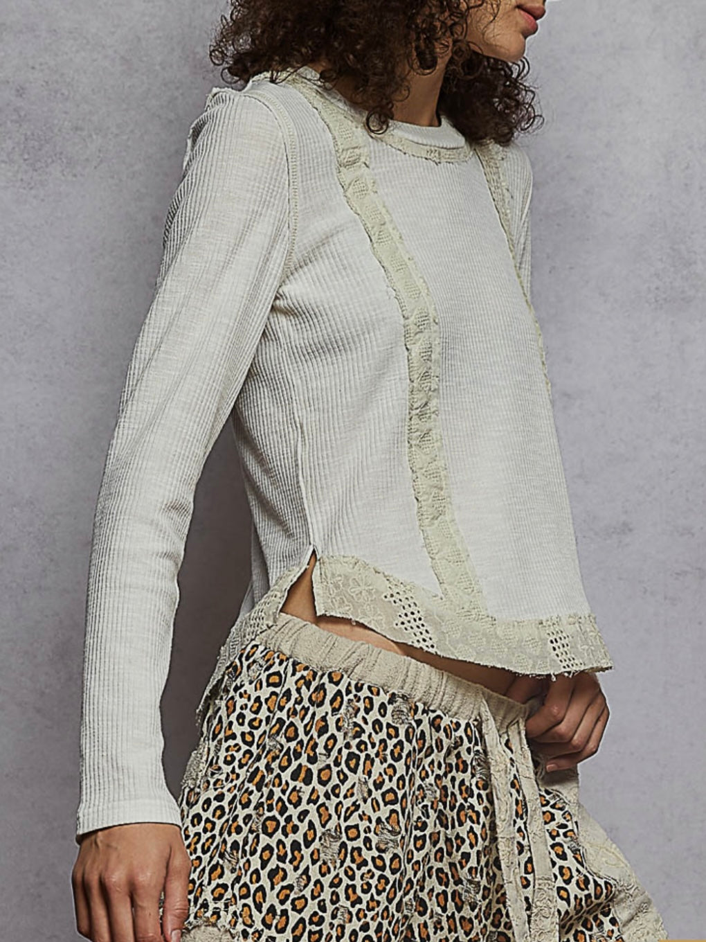 Solid colors mix fabrics crochet details round neck top sweater