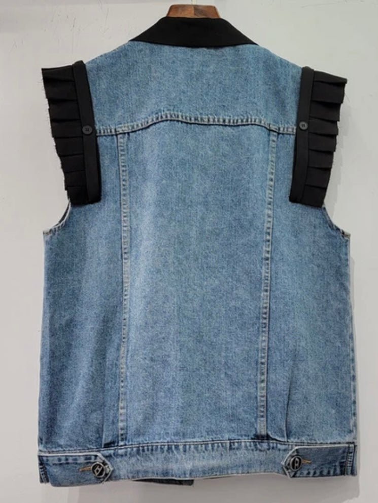 Blue jeans and black vest - Wapas