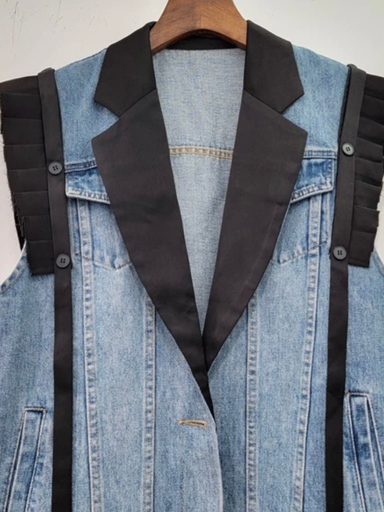 Blue jeans and black vest - Wapas