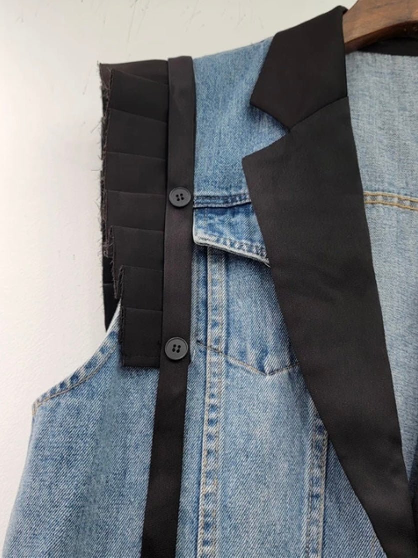 Blue jeans and black vest - Wapas