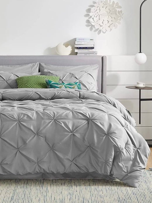 Light gray pleated bed set 8 pieces - Wapas