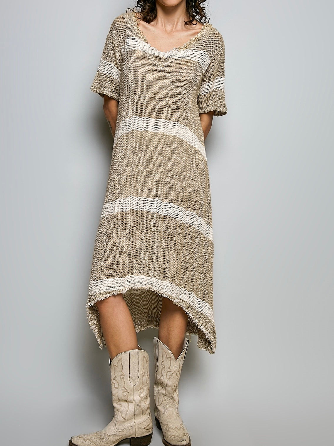 Beige and white embroidered details short sleeves midi dress
