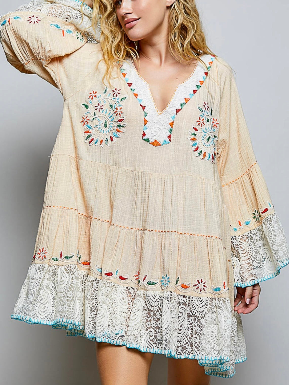 Beige lace trim edge long sleeves short mini dress