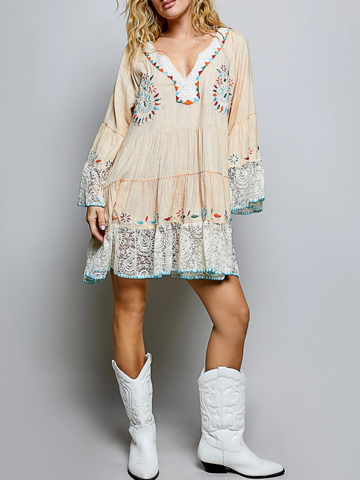 Beige lace trim edge long sleeves short mini dress