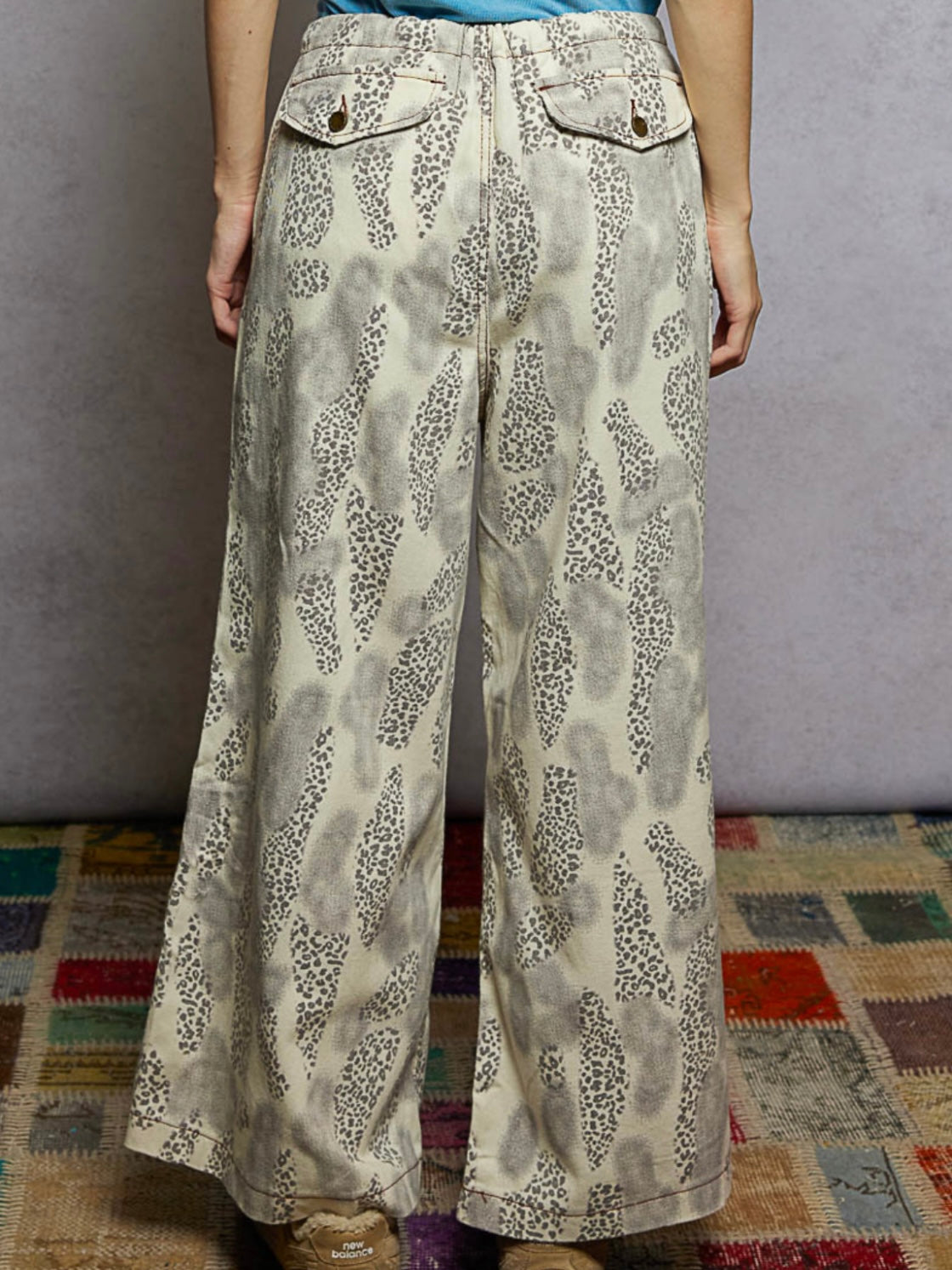 Camo printed barrel studded pants