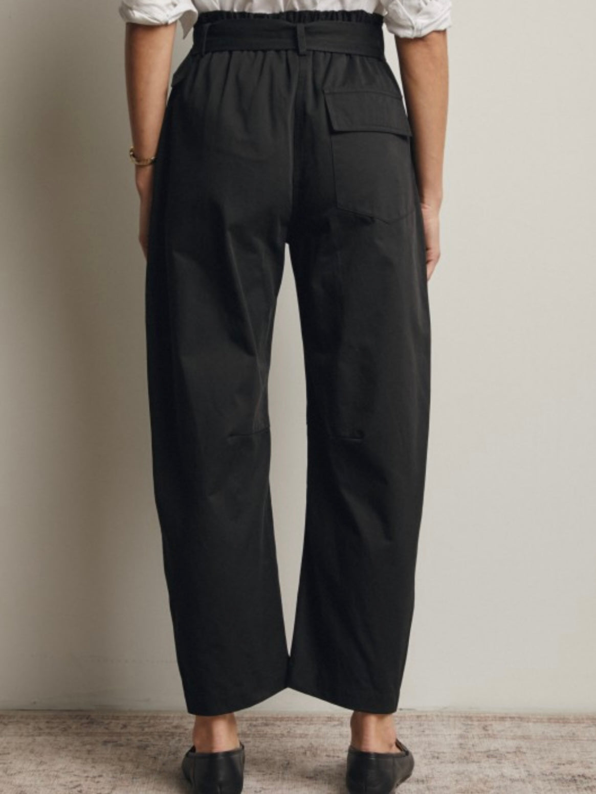 Black and brown details barrel jeans pants
