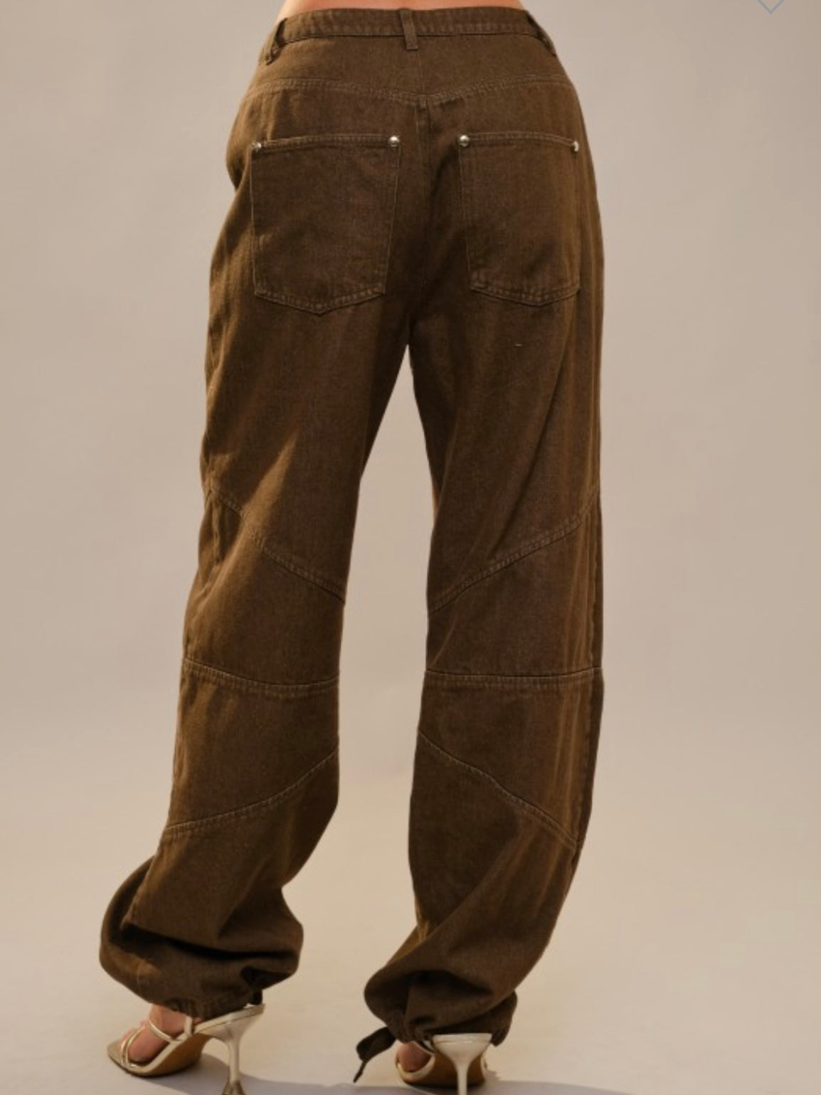 Brown pockets studded relaxed fit jeans pants
