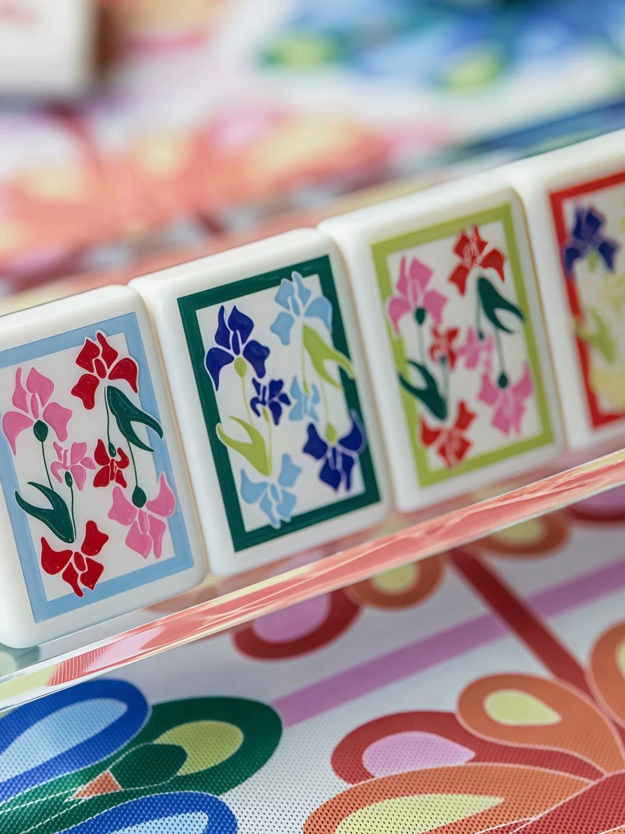 White and tortoise back joker Mahjong tiles set and mat