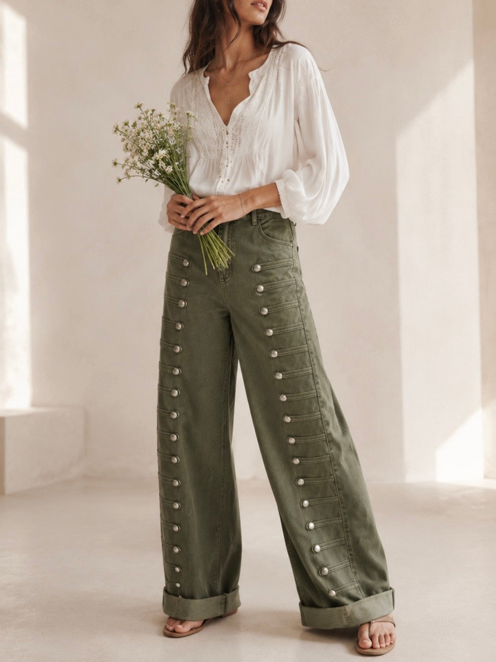 Solid colors barrel seams studded details pants