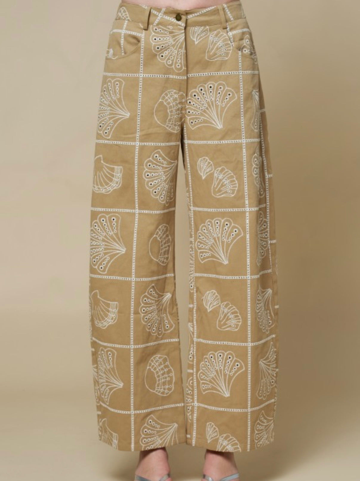 Yellow and White Sea shells print Pattern Barrel