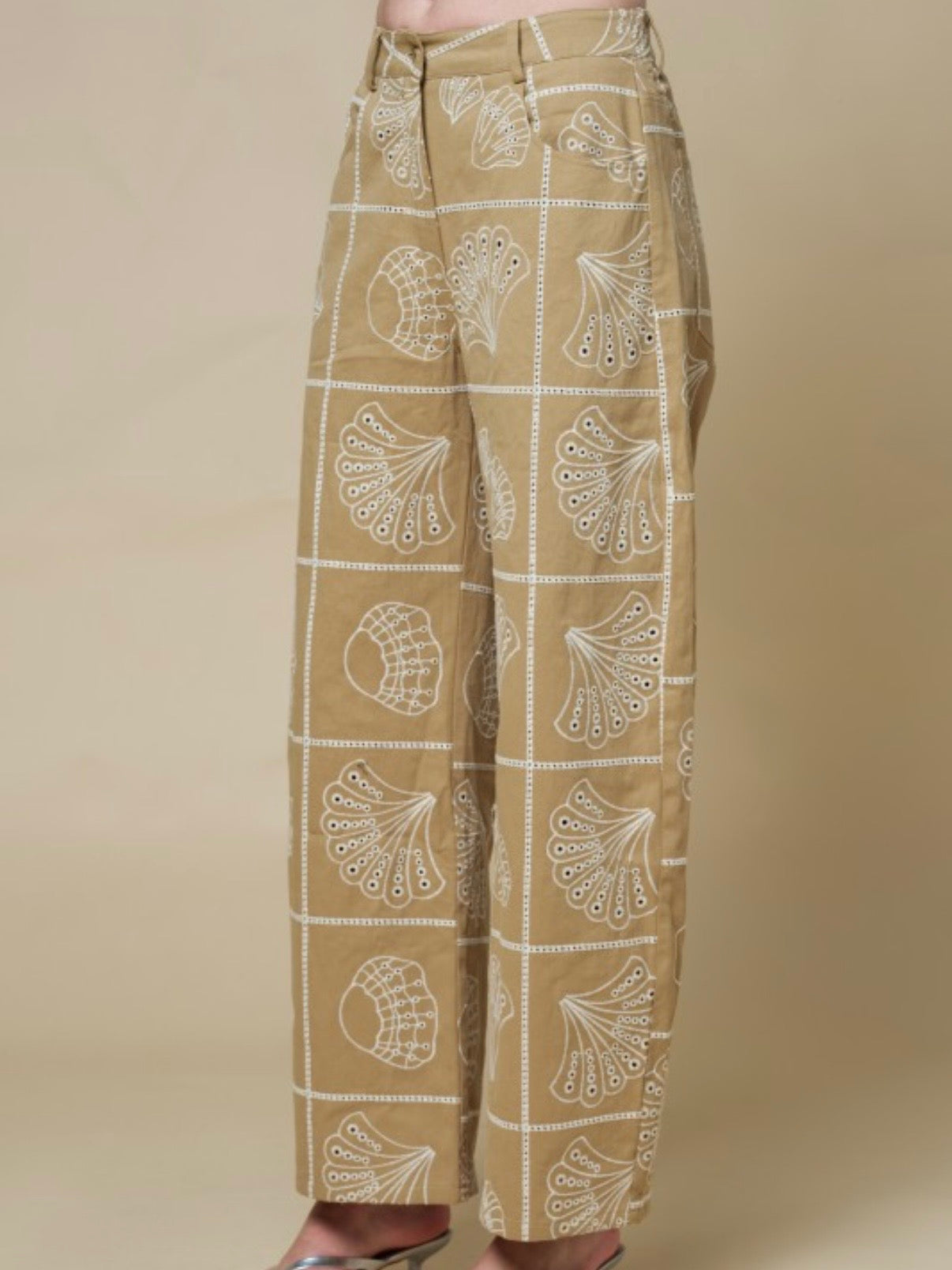 Yellow and White Sea shells print Pattern Barrel
