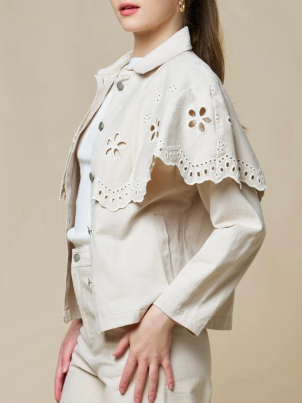Beige cutout details big neck flaps jacket