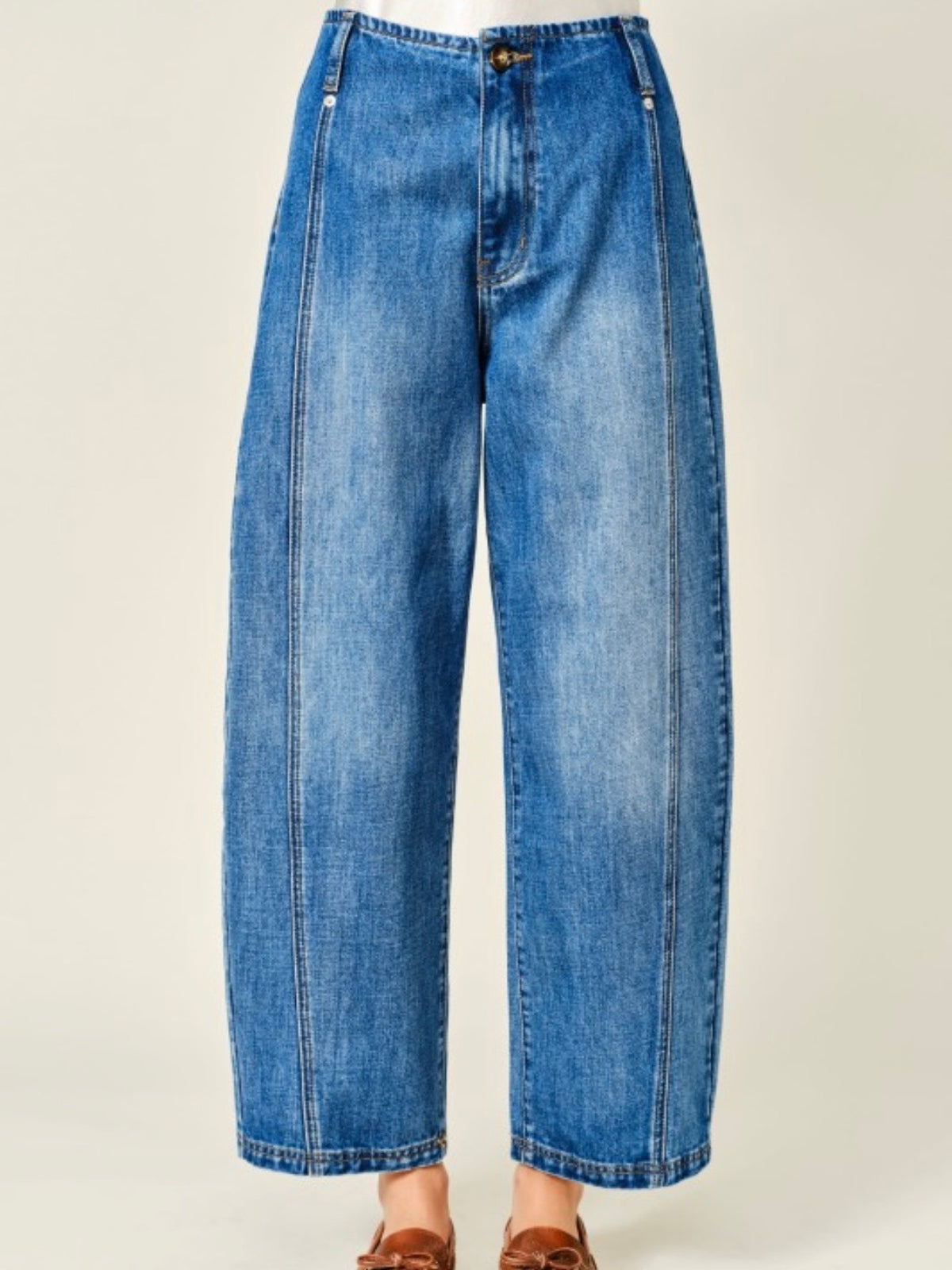 Blue jeans barrel seams pants