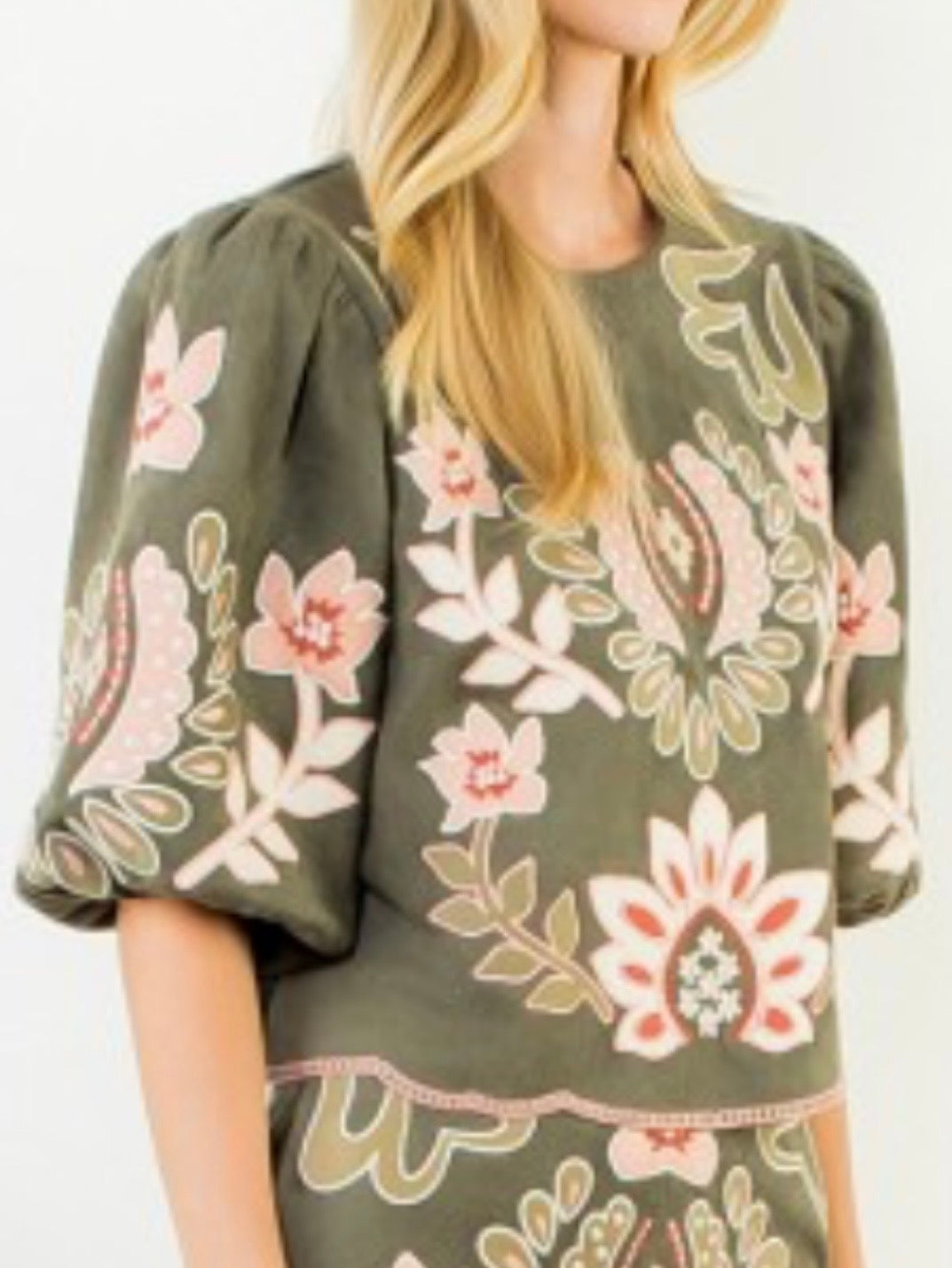 Green embroidered floral blouse puff short sleeves