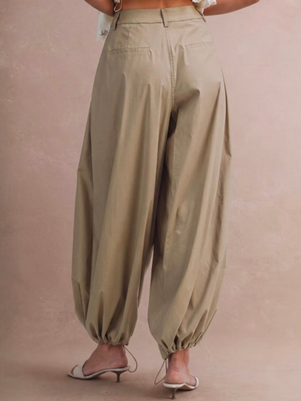 Beige High-wasted balloon leg front pleats wrap style pants)