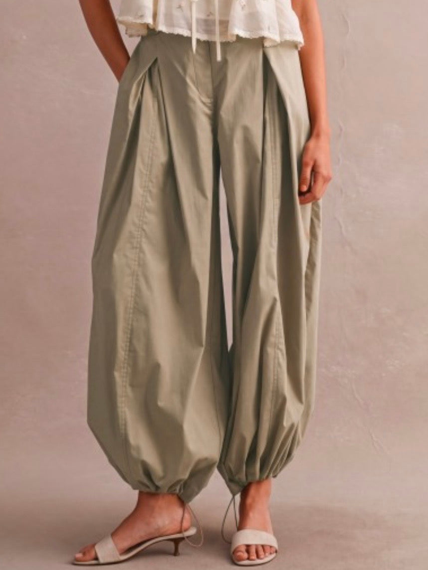 Beige High-wasted balloon leg front pleats wrap style pants)