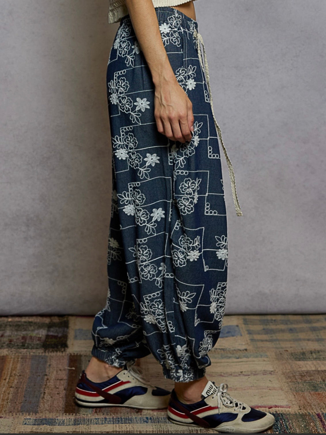Blue and white floral embroidery baggy pants
