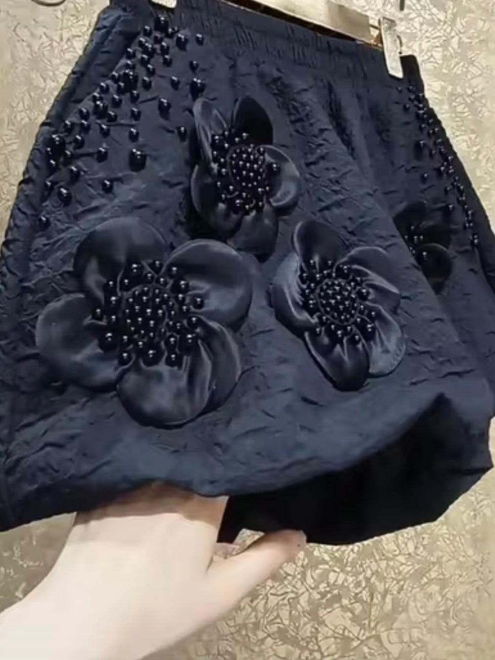 Black 3D flowers and pearls shorts pants