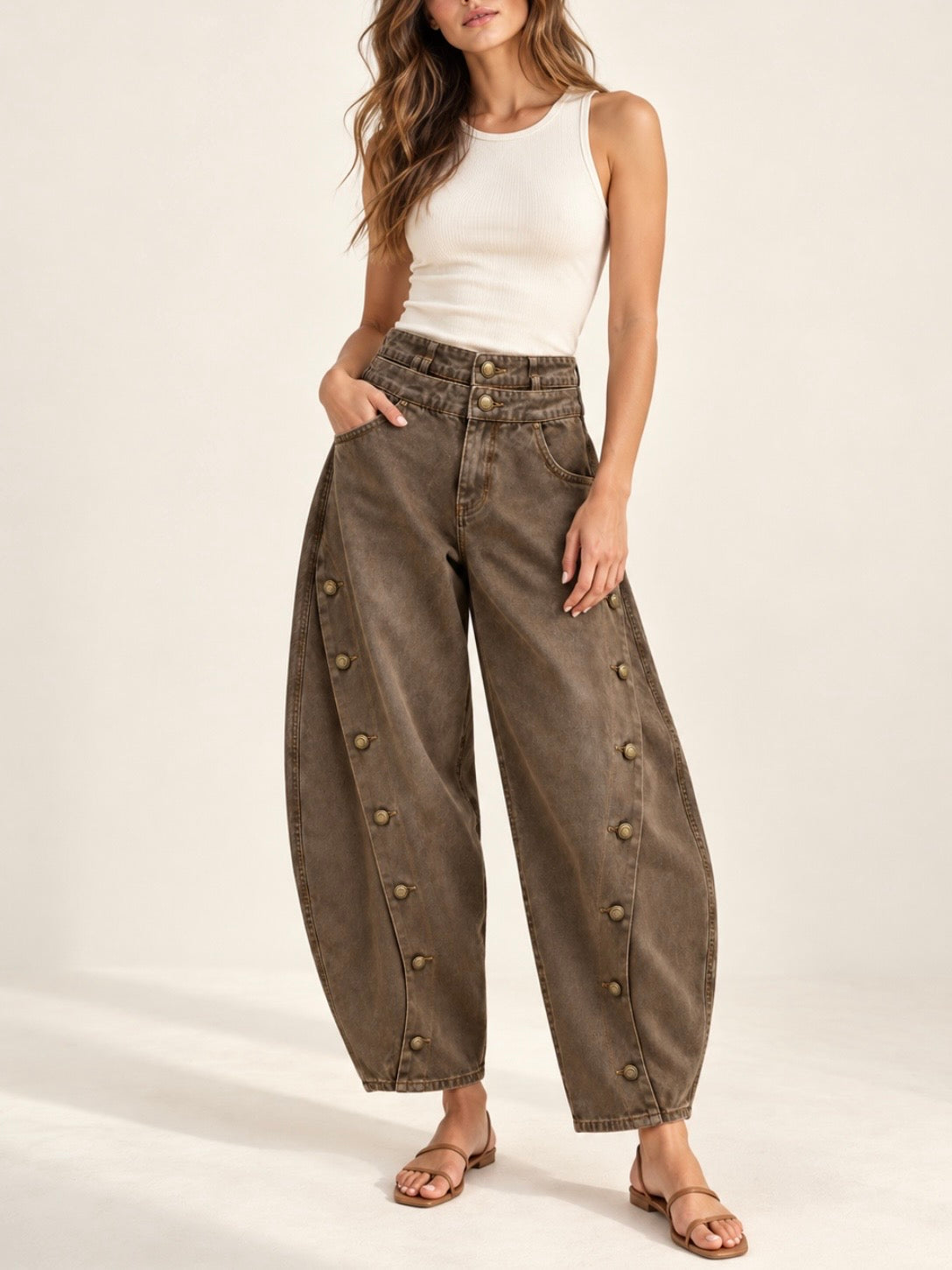 Barrel gold buttons leg details pants