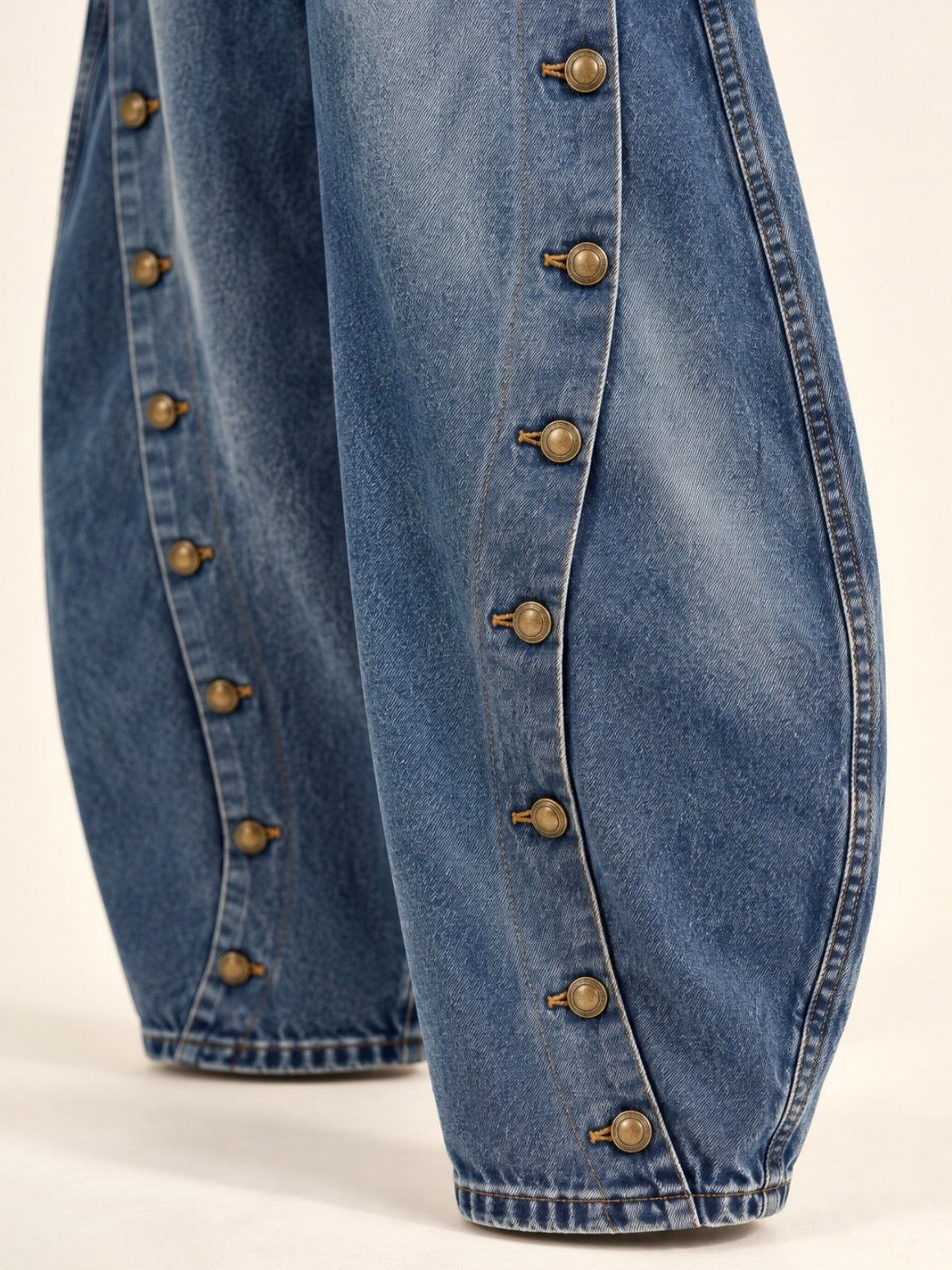 Barrel gold buttons leg details pants