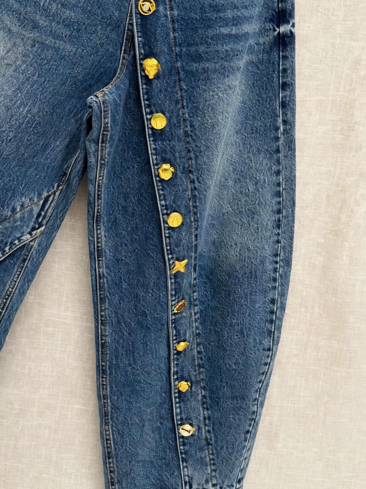 Barrel different gold buttons leg details pants