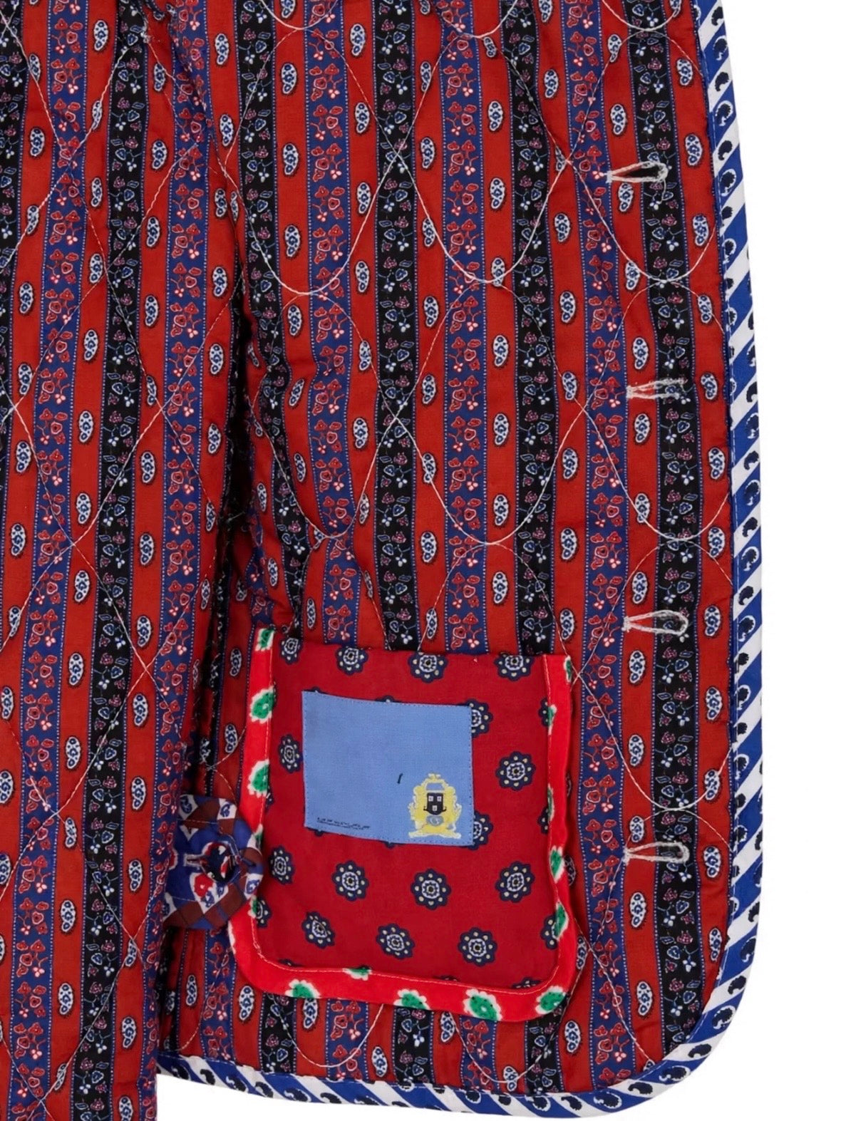 Chaqueta acolchada de mezclilla azul claro con detalles bordados de flores blancas
